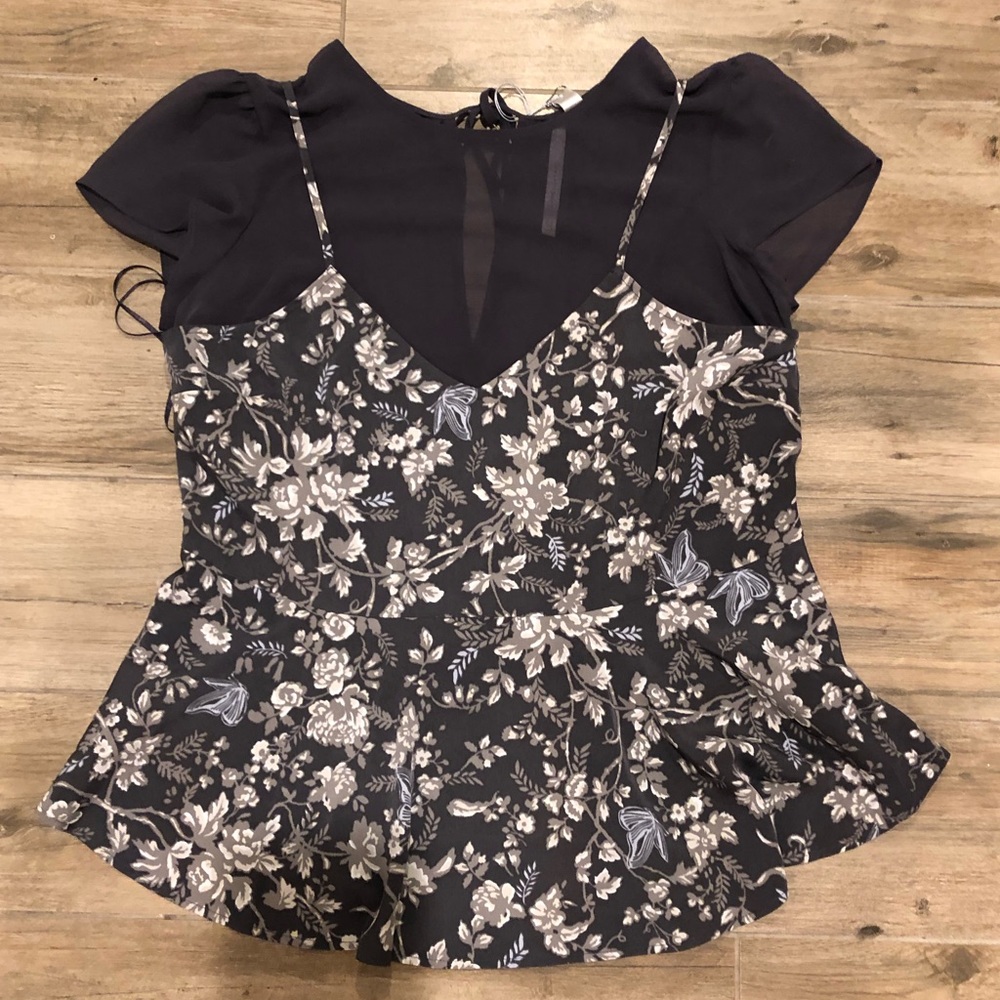 *NEW Women’s LC layered top. Size M